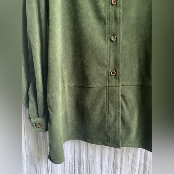 ✨HP✨ Olive Button-up Shacket - Picture 4 of 6